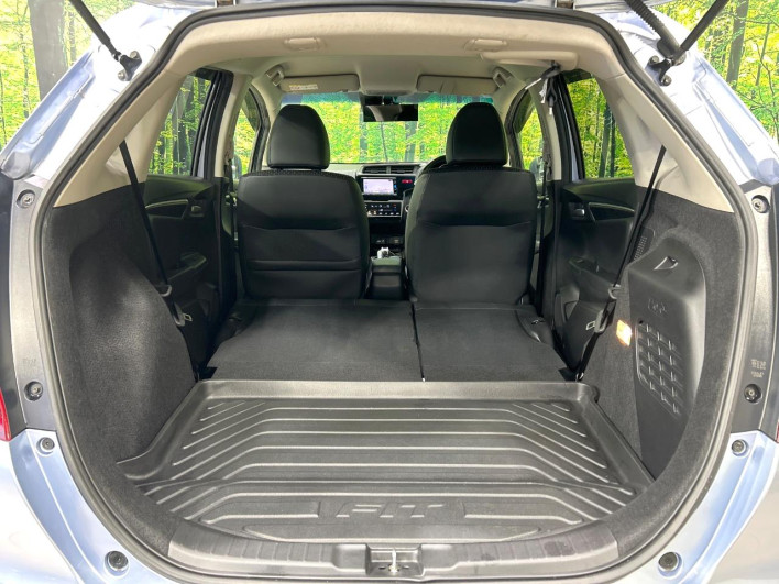 2015 Honda Fit Hybrid DAA-GP5 (UW-69f80d245069b)[13]