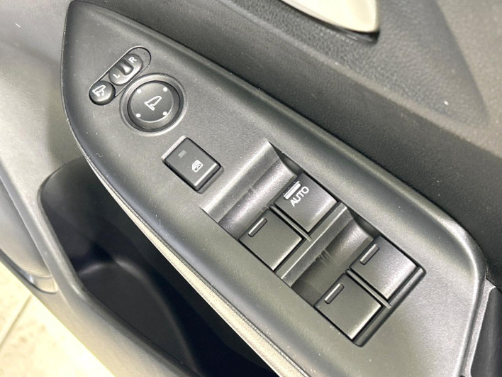 2015 Honda Fit Hybrid DAA-GP5 (UW-69f80d245069b)[26]