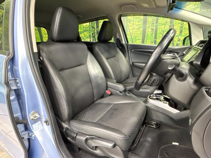2015 Honda Fit Hybrid DAA-GP5 (UW-69f80d245069b)[25]