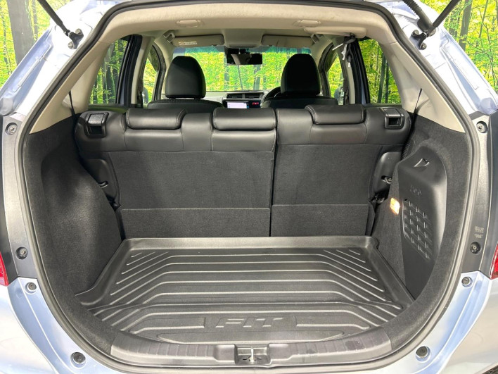 2015 Honda Fit Hybrid DAA-GP5 (UW-69f80d245069b)[14]