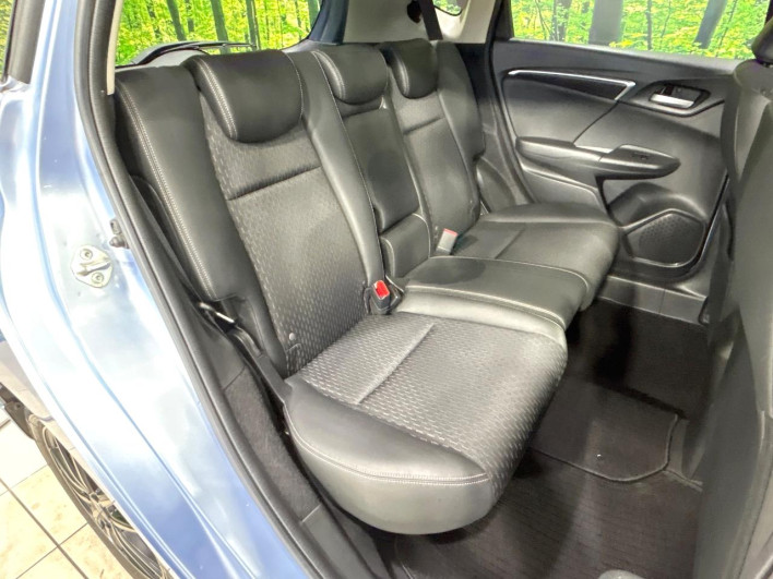 2015 Honda Fit Hybrid DAA-GP5 (UW-69f80d245069b)[24]