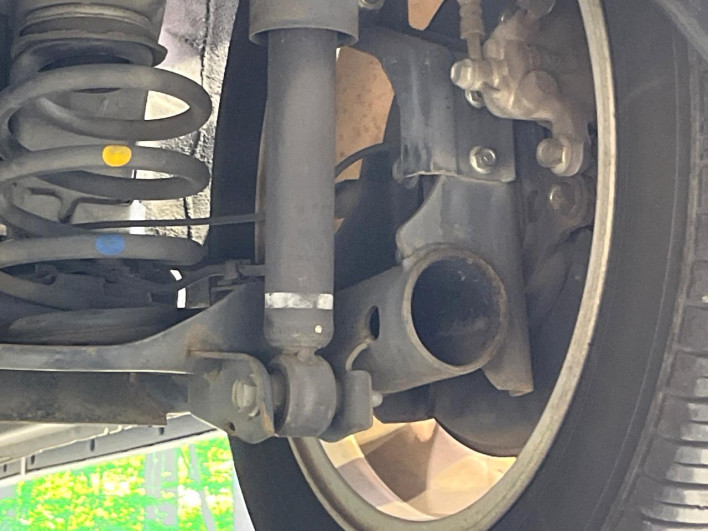 2013 Nissan Serena DAA-HFC26 (UW-69f80d3233220)[18]