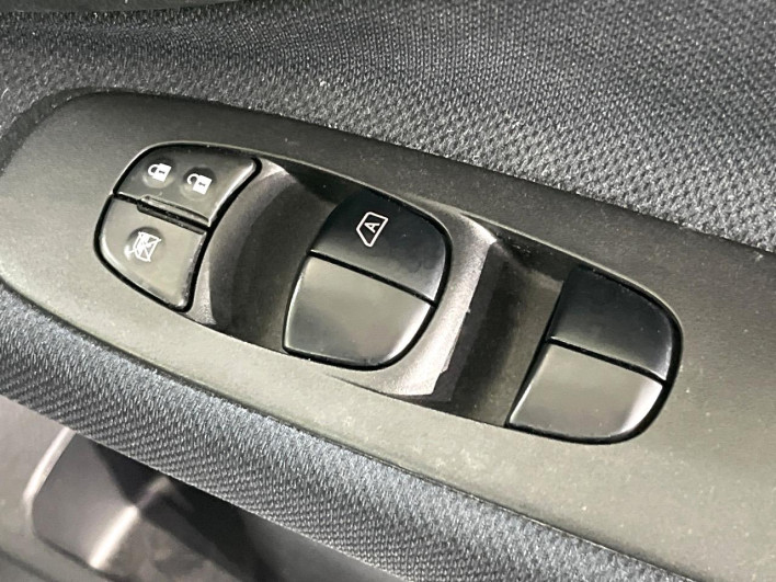 2013 Nissan Serena DAA-HFC26 (UW-69f80d3233220)[22]