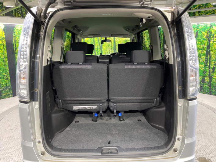 2013 Nissan Serena DAA-HFC26 (UW-69f80d3233220)[13]