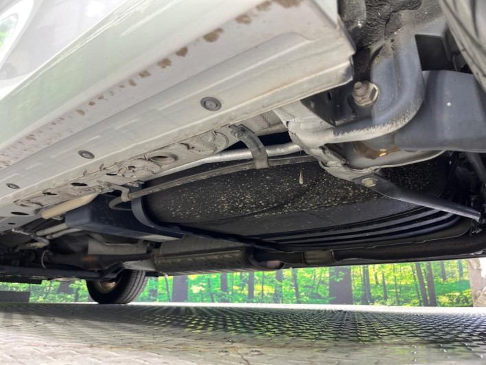 2013 Nissan Serena DAA-HFC26 (UW-69f80d3233220)[19]