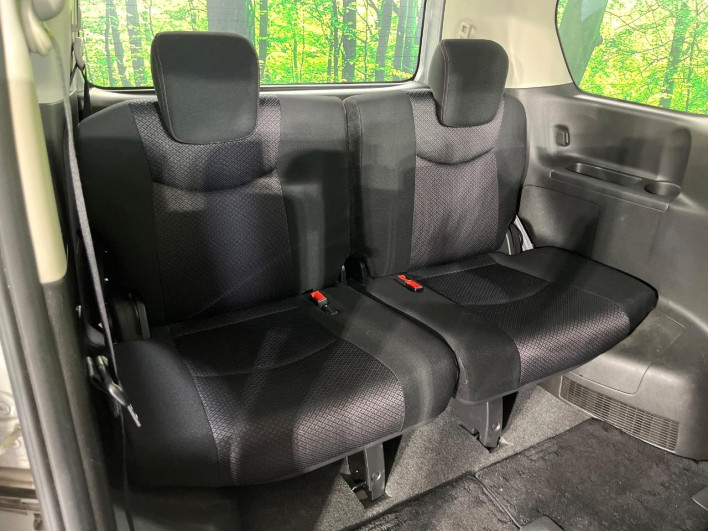2013 Nissan Serena DAA-HFC26 (UW-69f80d3233220)[28]