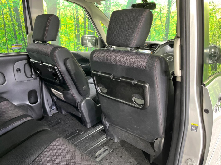 2013 Nissan Serena DAA-HFC26 (UW-69f80d3233220)[25]