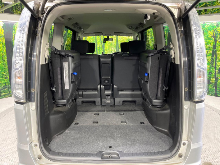 2013 Nissan Serena DAA-HFC26 (UW-69f80d3233220)[16]