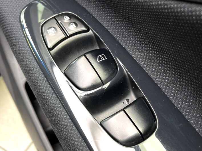 2014 Nissan Serena DAA-HFC26 (UW-69f80d32def84)[8]