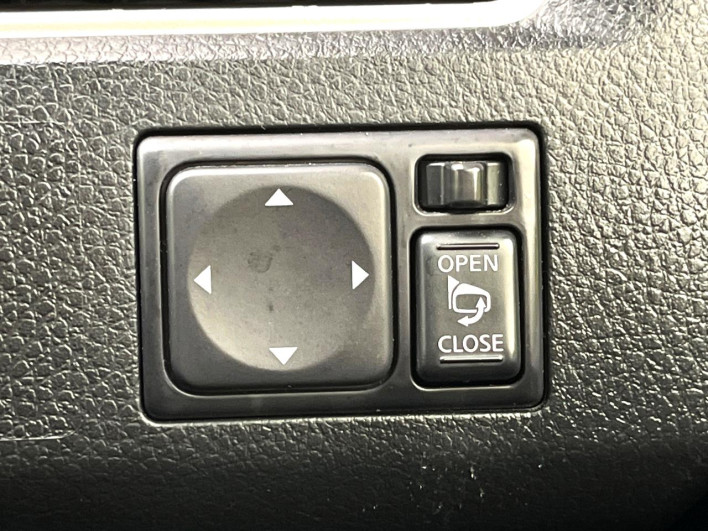 2014 Nissan Serena DAA-HFC26 (UW-69f80d32def84)[10]