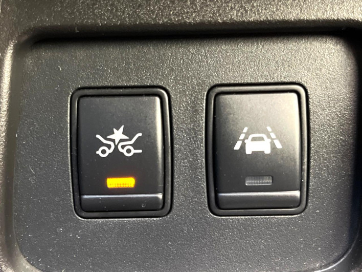 2014 Nissan Serena DAA-HFC26 (UW-69f80d32def84)[13]