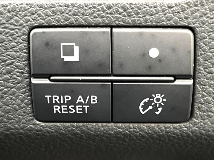 2014 Nissan Serena DAA-HFC26 (UW-69f80d32def84)[12]