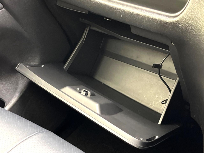 2014 Nissan Serena DAA-HFC26 (UW-69f80d32def84)[21]