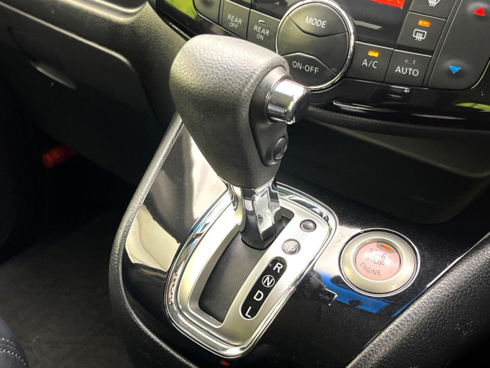 2014 Nissan Serena DAA-HFC26 (UW-69f80d32def84)[19]