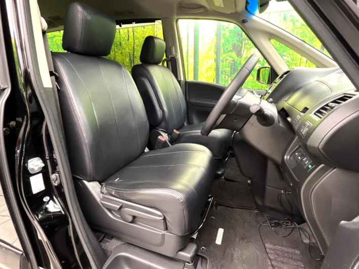 2014 Nissan Serena DAA-HFC26 (UW-69f80d32def84)[25]