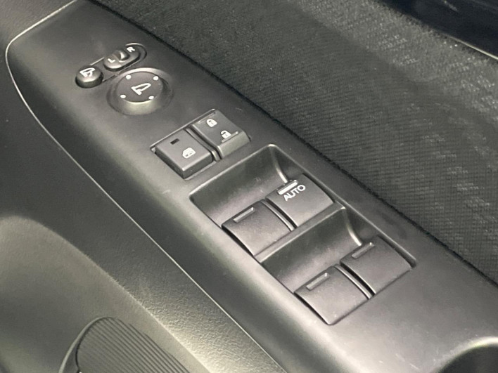 2014 Honda N-BOX CUSTOM DBA-JF1 (UW-69f80d4119213)[29]