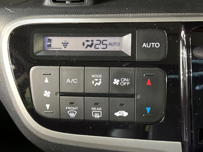 2016 Honda N-BOX CUSTOM DBA-JF1 (UW-69f80d458fcbd)[26]