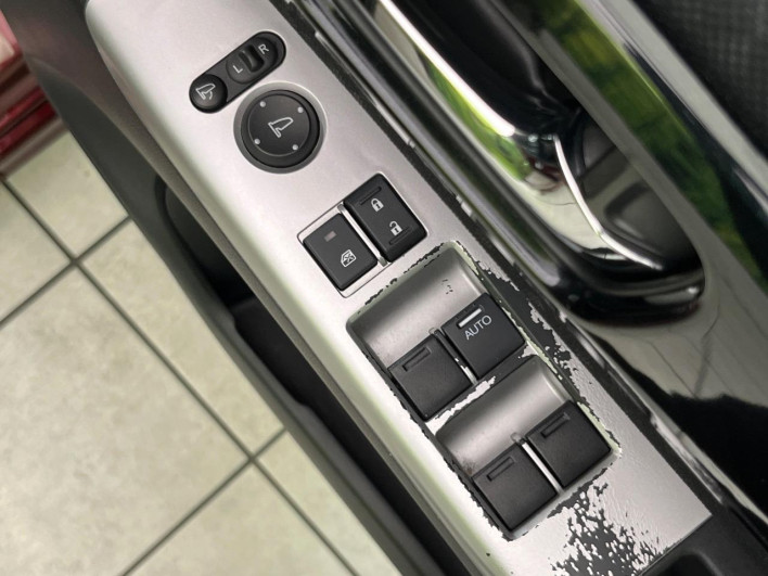 2016 Honda N-BOX CUSTOM DBA-JF1 (UW-69f80d458fcbd)[5]
