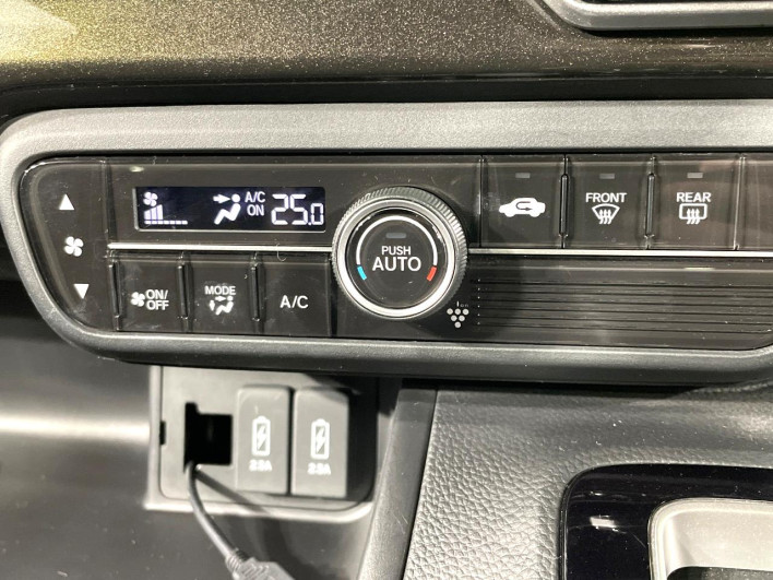 2018 Honda N-BOX CUSTOM DBA-JF3 (UW-69f80d4796bc4)[22]