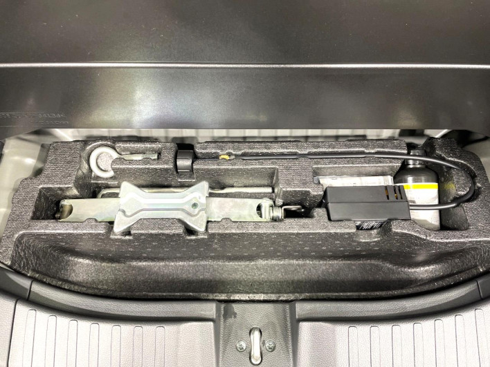 2018 Honda N-BOX CUSTOM DBA-JF3 (UW-69f80d4796bc4)[15]