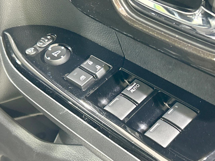 2018 Honda N-BOX CUSTOM DBA-JF3 (UW-69f80d4a0d0f4)[15]