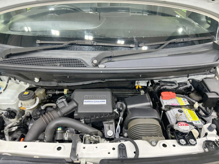 2018 Honda N-BOX CUSTOM DBA-JF3 (UW-69f80d4a0d0f4)[4]