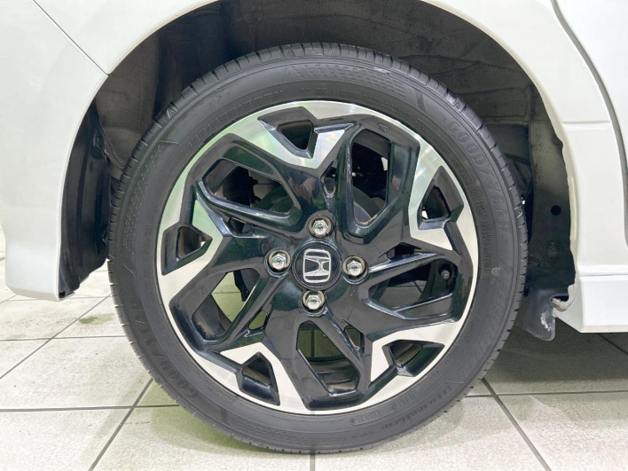2018 Honda N-BOX CUSTOM DBA-JF3 (UW-69f80d4a0d0f4)[14]