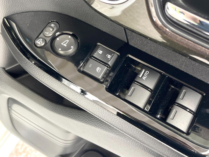 2019 Honda N-BOX CUSTOM DBA-JF3 (UW-69f80d4a86302)[29]