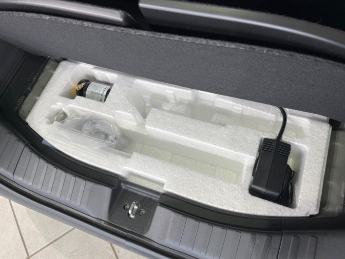 2024 Honda N-BOX CUSTOM 6BA-JF6 (UW-69f80d587397d)[12]