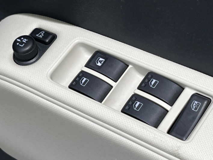 2013 Daihatsu Mira Cocoa DBA-L675S (UW-69f80d7242860)[20]