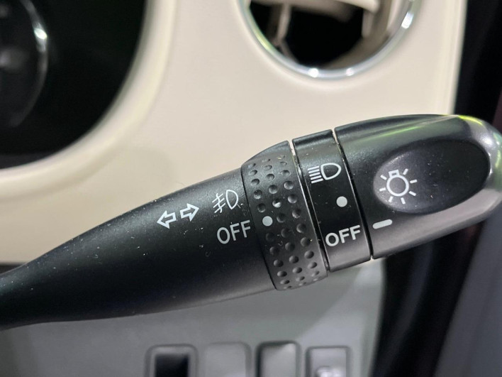 2013 Daihatsu Mira Cocoa DBA-L675S (UW-69f80d7242860)[17]