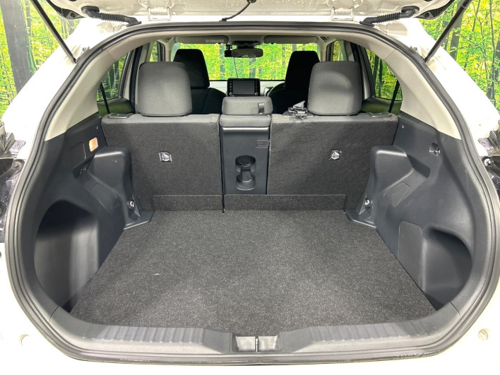 2022 Toyota Yaris Cross 6AA-MXPJ10 (UW-69f80dc04e2c7)[14]