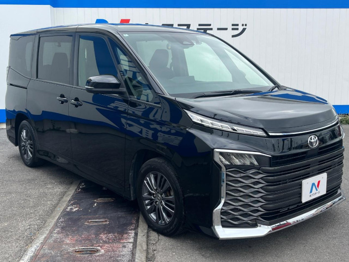 2022 Toyota Voxy 6BA-MZRA90W (UW-69f80dcd22d1b)[25]