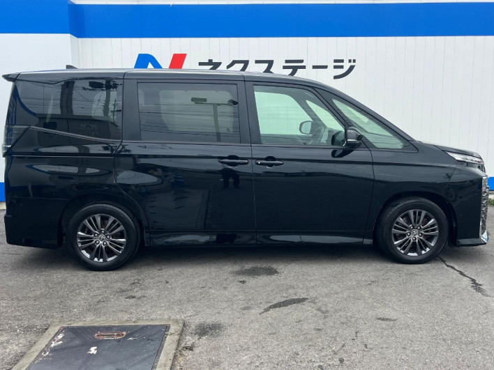 2022 Toyota Voxy 6BA-MZRA90W (UW-69f80dcd22d1b)[24]