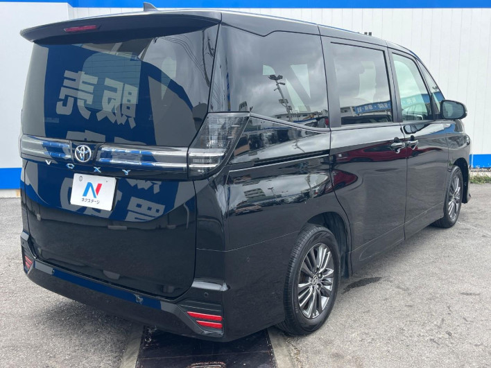 2022 Toyota Voxy 6BA-MZRA90W (UW-69f80dcd22d1b)[23]