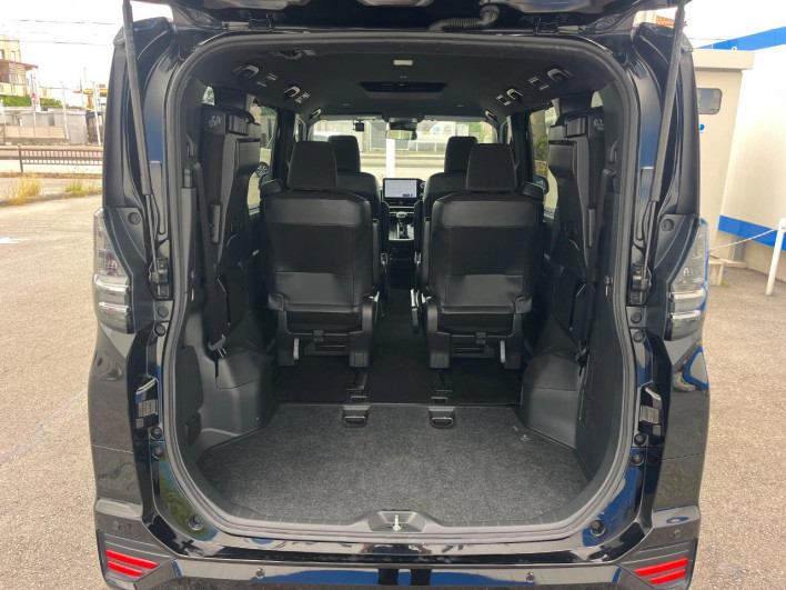 2022 Toyota Voxy 6BA-MZRA90W (UW-69f80dcd22d1b)[29]