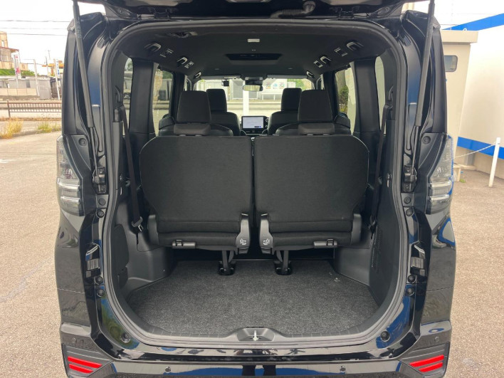 2022 Toyota Voxy 6BA-MZRA90W (UW-69f80dcd22d1b)[27]
