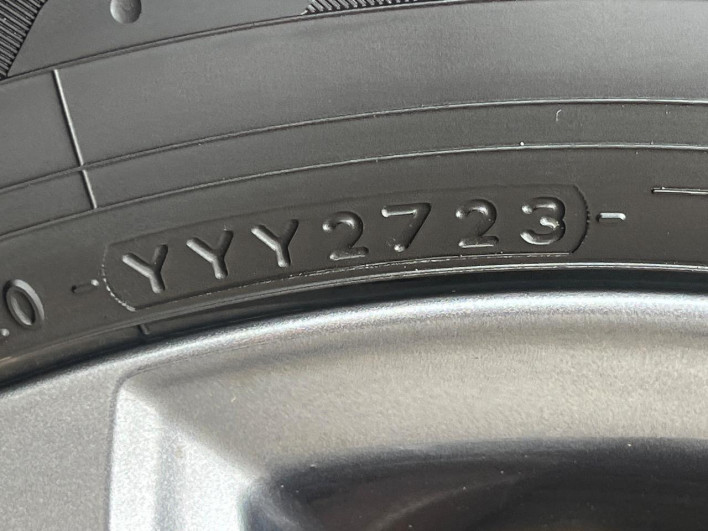 2022 Toyota Voxy 6BA-MZRA90W (UW-69f80dcd22d1b)[9]