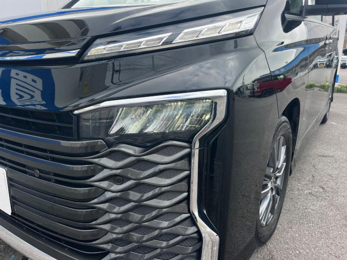 2022 Toyota Voxy 6BA-MZRA90W (UW-69f80dcd22d1b)[14]