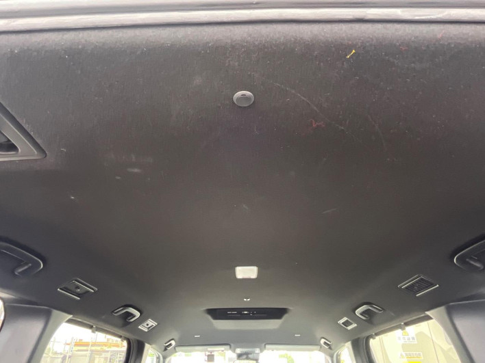 2022 Toyota Voxy 6BA-MZRA90W (UW-69f80dcd22d1b)[28]