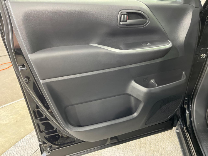 2022 Toyota Voxy 6BA-MZRA95W (UW-69f80dd388756)[27]
