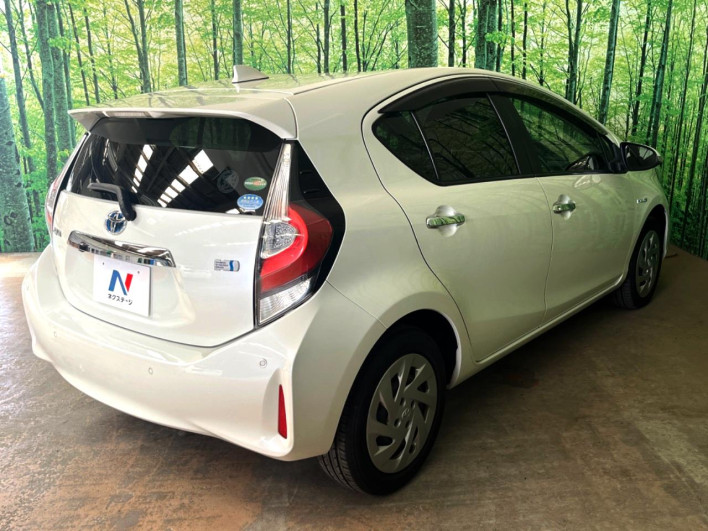 2019 Toyota Aqua DAA-NHP10 (UW-69f80dd9430fb)[2]