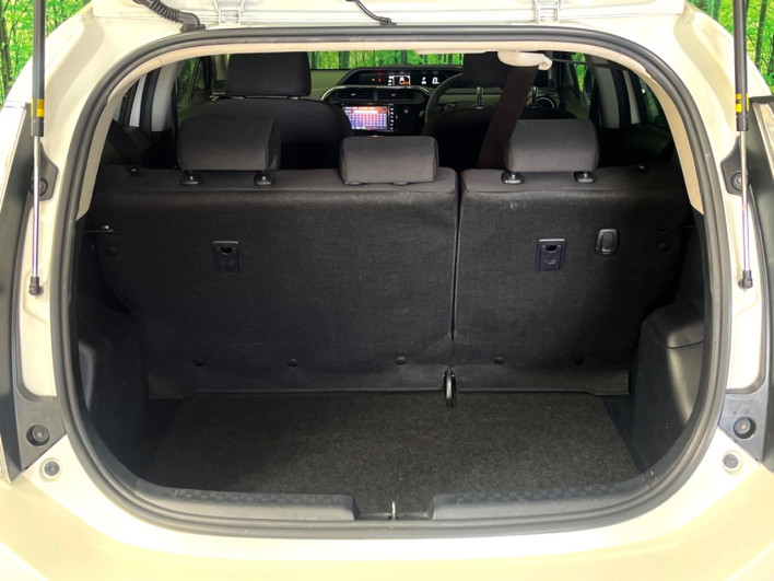 2019 Toyota Aqua DAA-NHP10 (UW-69f80dd9430fb)[5]