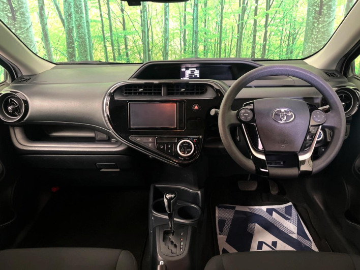 2019 Toyota Aqua DAA-NHP10 (UW-69f80dd9430fb)[7]