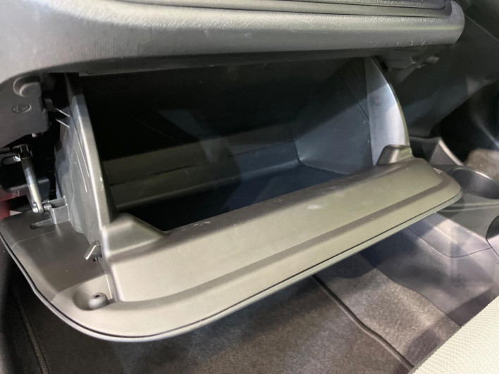 2021 Toyota Aqua 6AA-NHP10 (UW-69f80dda34d98)[17]