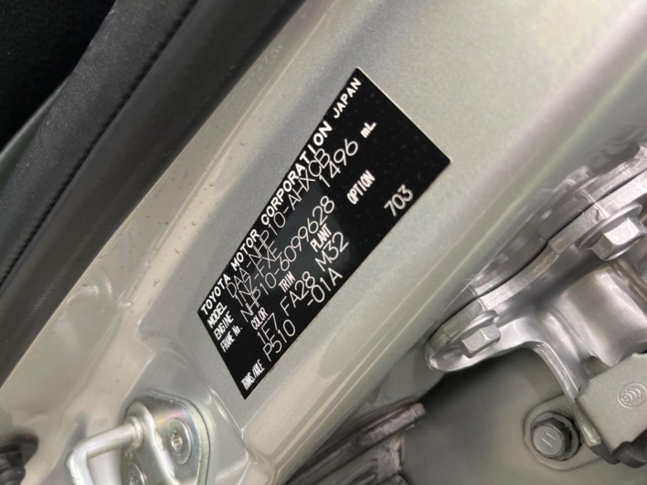 2012 Toyota Aqua DAA-NHP10 (UW-69f80dda67b93)[1]
