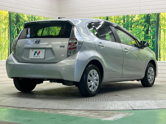 2012 Toyota Aqua DAA-NHP10 (UW-69f80dda67b93)[5]