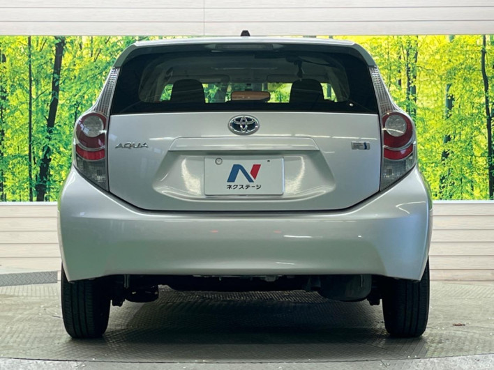 2012 Toyota Aqua DAA-NHP10 (UW-69f80dda67b93)[4]