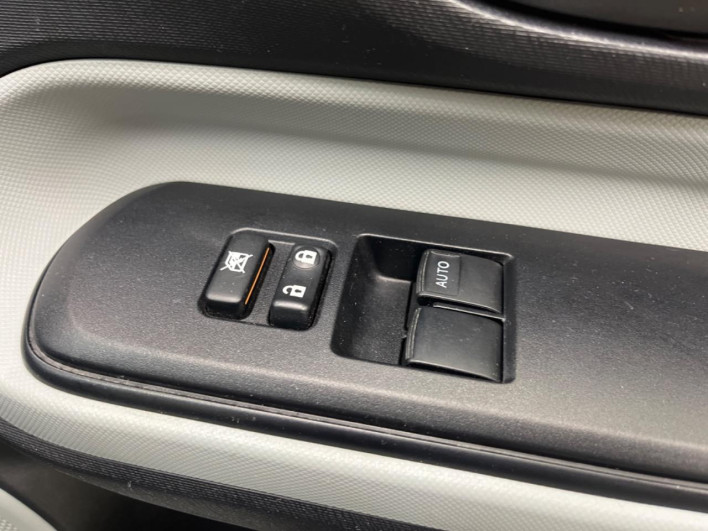 2012 Toyota Aqua DAA-NHP10 (UW-69f80dda67b93)[20]