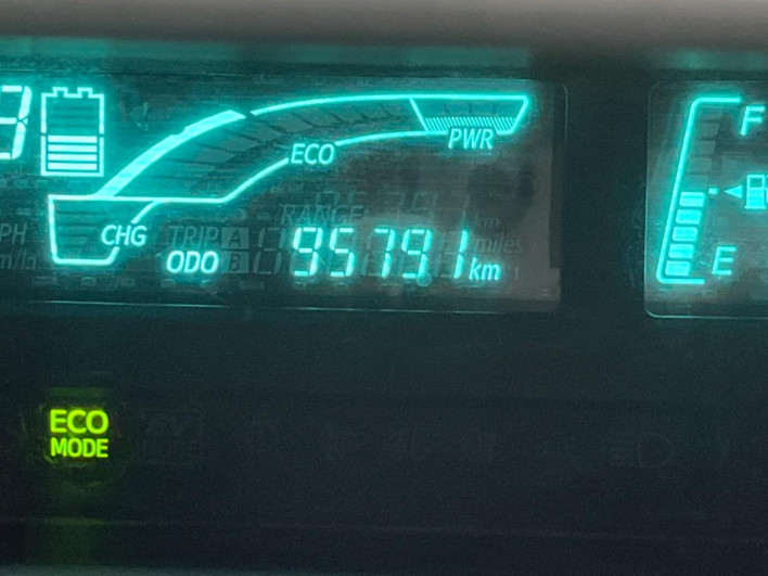 2012 Toyota Aqua DAA-NHP10 (UW-69f80dda67b93)[2]